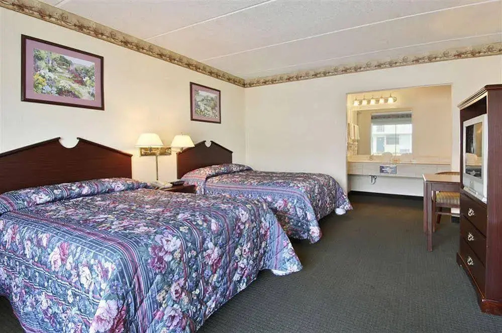 Red Rose Inn & Suites