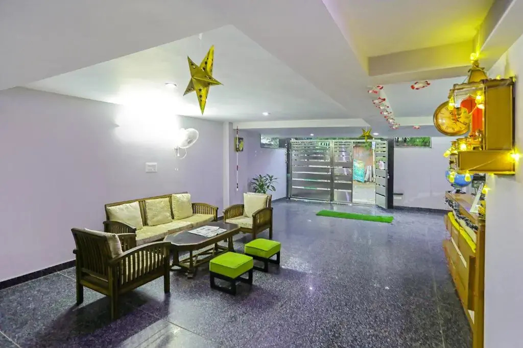 Fabhotel White House Bnb