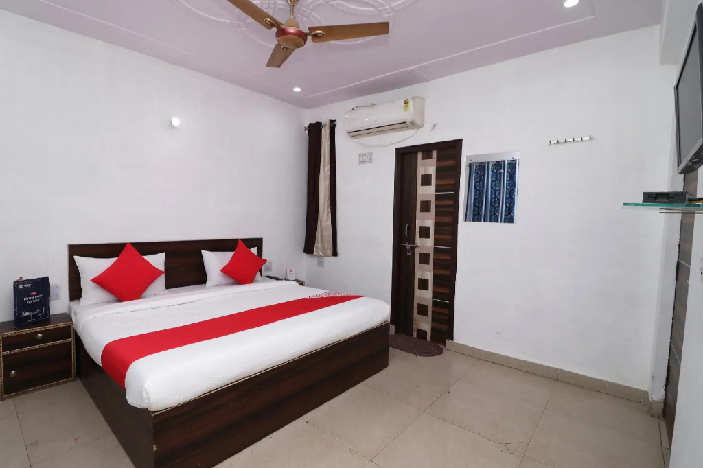 OYO 30701 Four Seasons