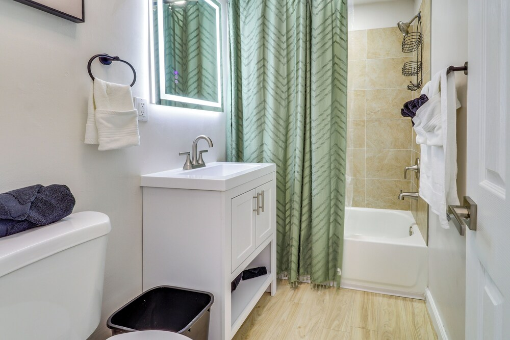 Albuquerque Retreat w/ Hot Tub - Central Location!