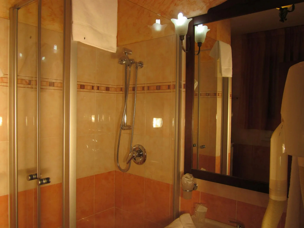 EURO HOUSE INN airport