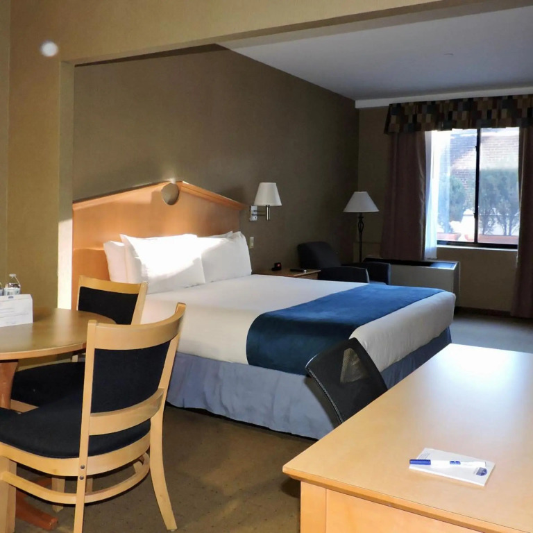Marco LaGuardia Hotel & Suites