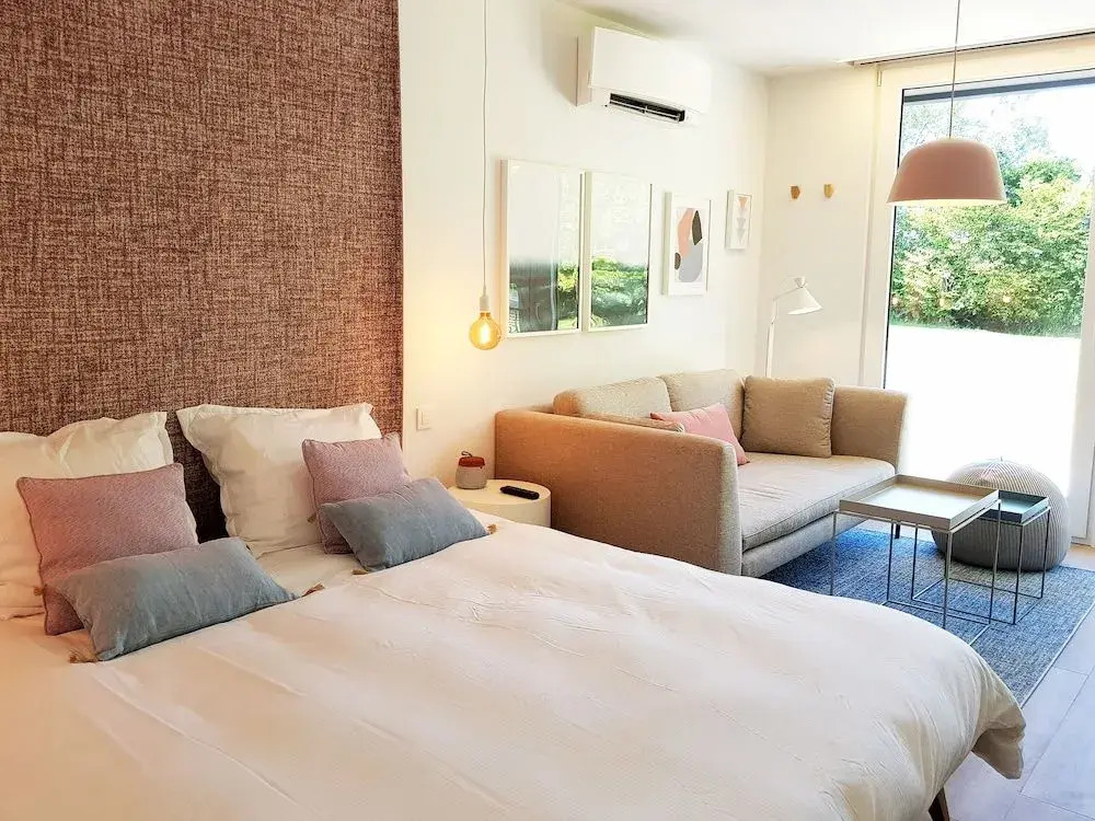 akemi b&b