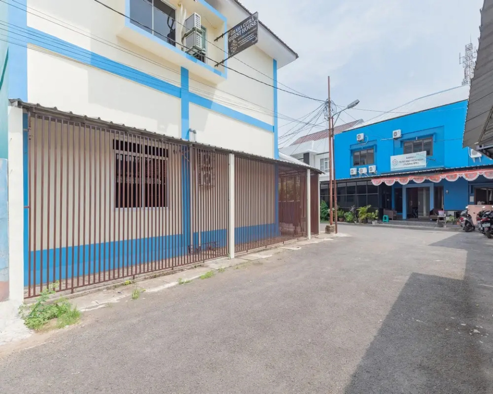 RedDoorz Plus near RSUD Gunung Jati Cirebon