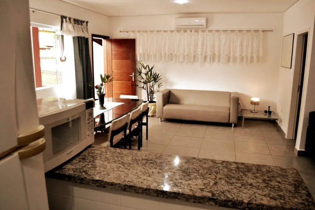 Nova, piscina exclusiva, 350 m. de Camburizinho