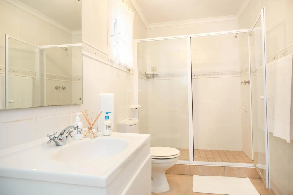 5 bedroom Traditional Fishermans old Gem w panoramic views, Bloubergstrand, Cape Town