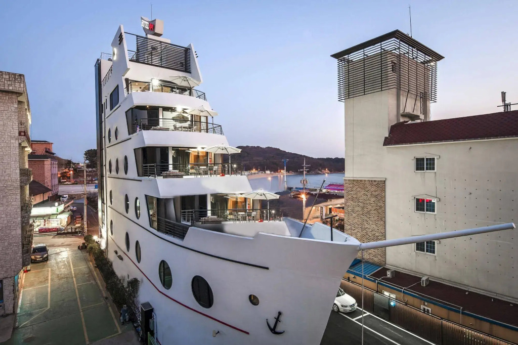 Ray Tourist Hotel