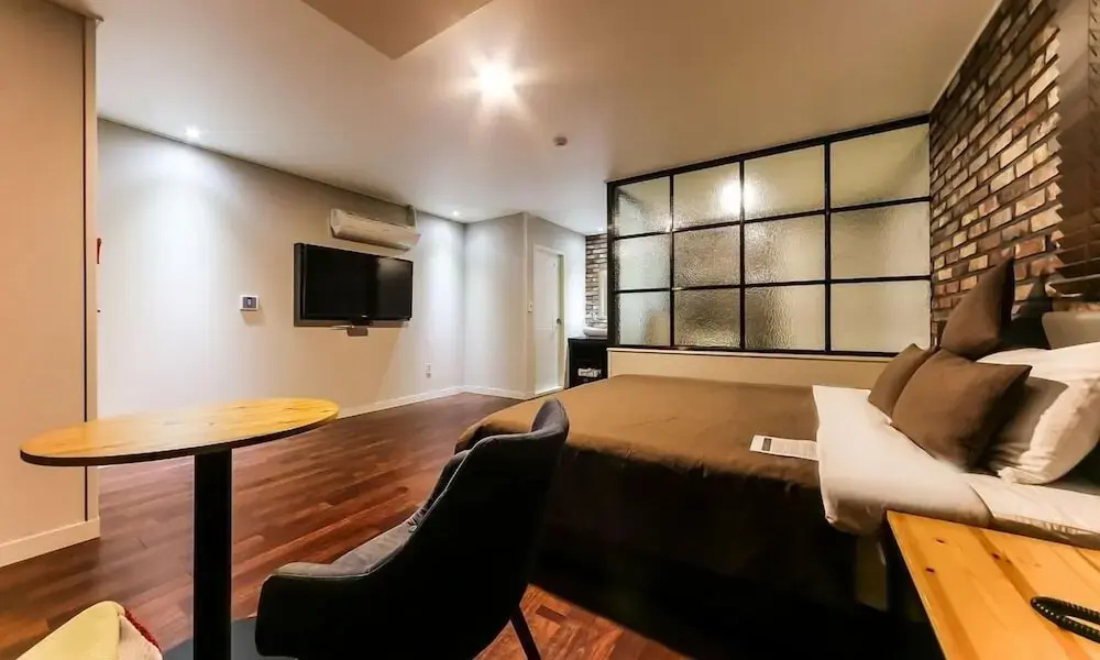 Hotel 385