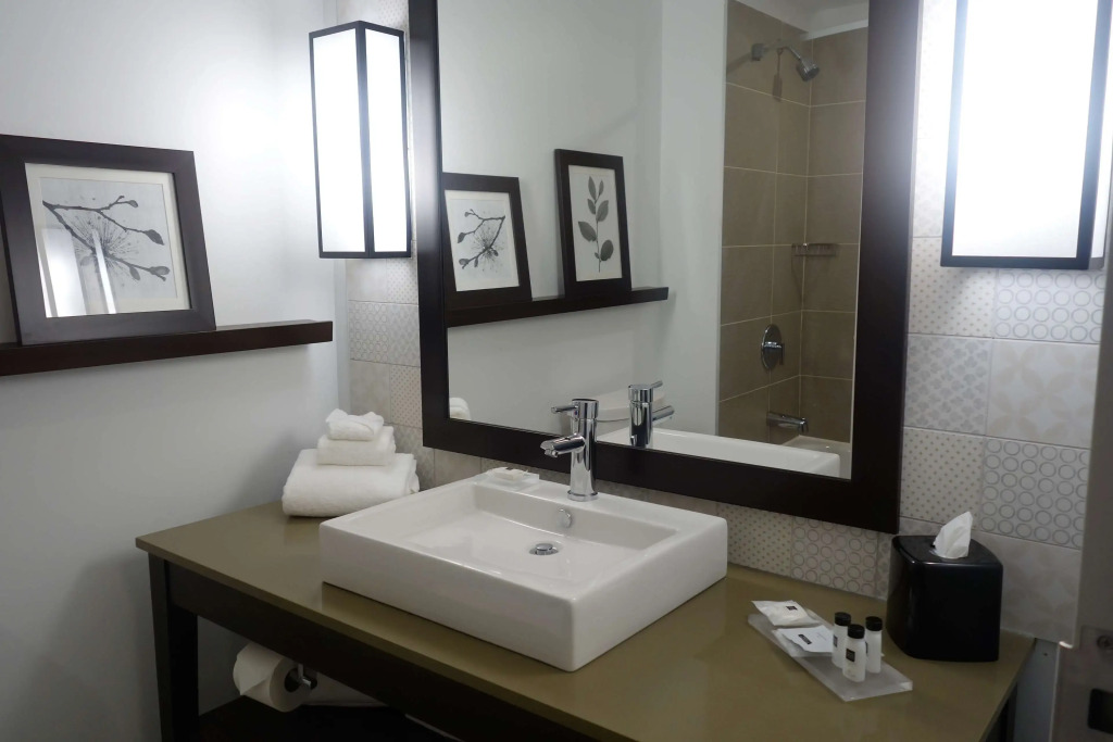Country Inn & Suites by Radisson, Belleville, ON