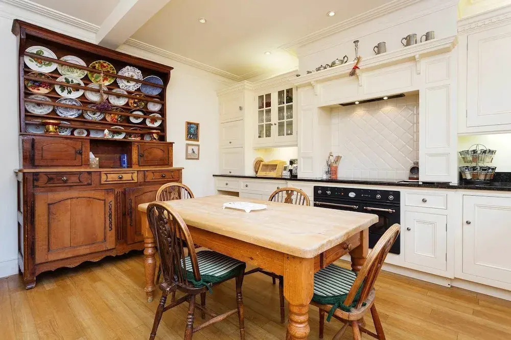 Veeve - Traditional Wimbledon Village
