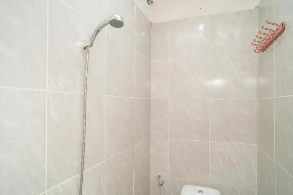 RedDoorz Plus near ITC Cempaka Mas 2
