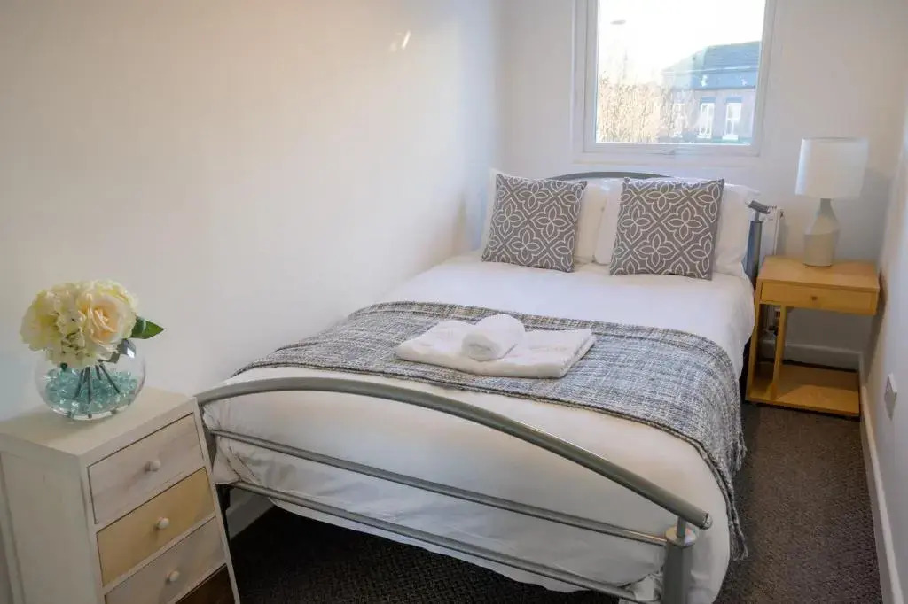 Spacious 5 Bed House, perfect for groups, great location