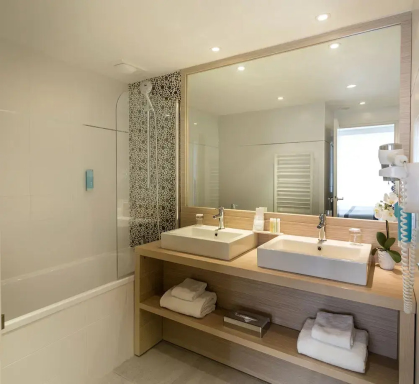 Riviera – Hotel, Restaurant & Spa (formerly Golden Tulip Aix les Bains)