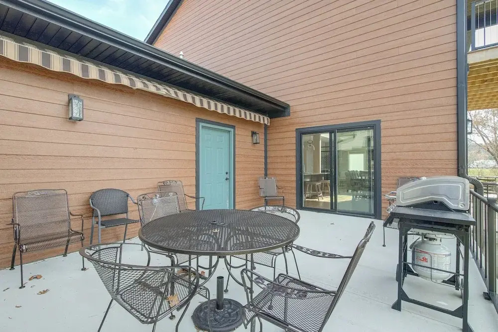 Riverfront Cotter Home: Close to Trout Fishing!