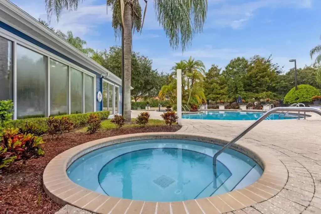 3 Bd 2 Ba Lucaya Village 2-107