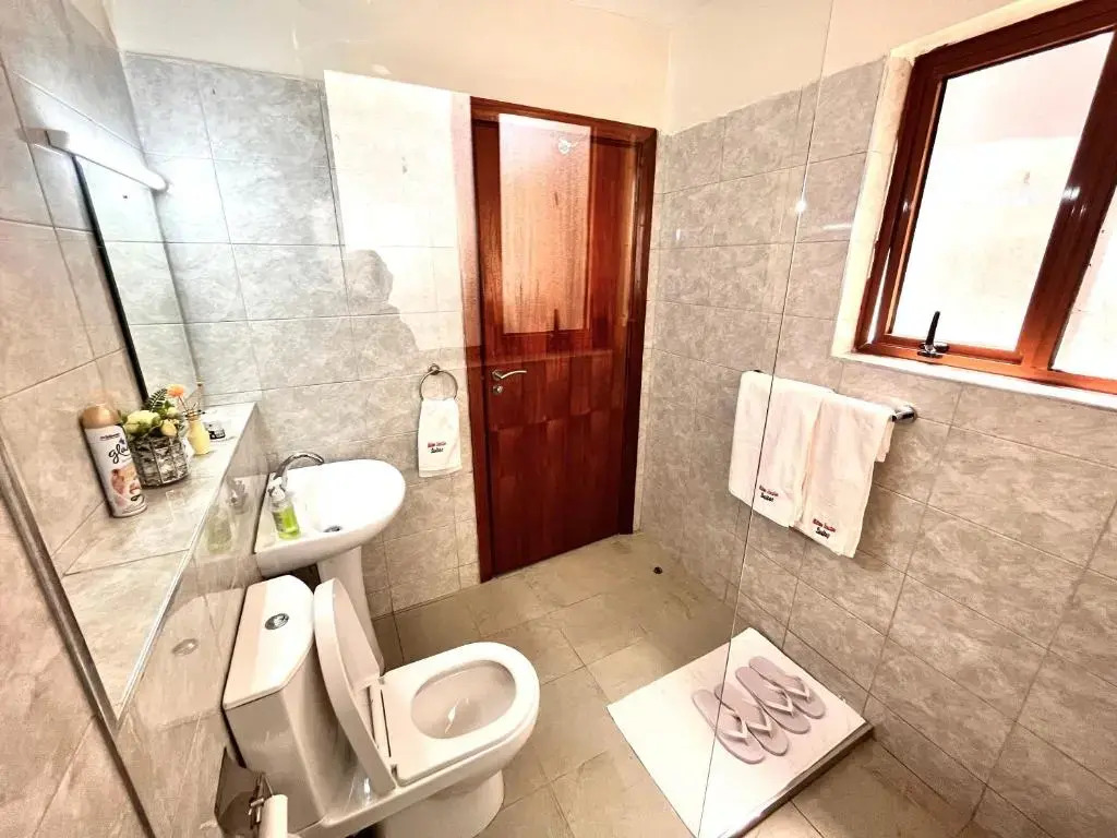 Midtown Executive Suites in CBD With Pool, GYM