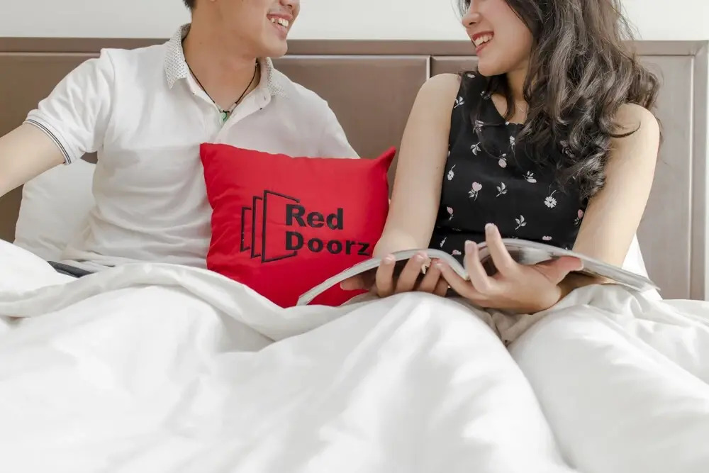 RedDoorz Premium near Vincom Center D7