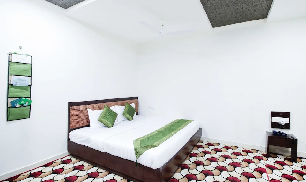 Imax Inn by OYO Rooms