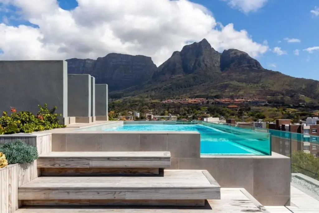 Rooftop Pool Bbq In Leafy Southern Suburbs