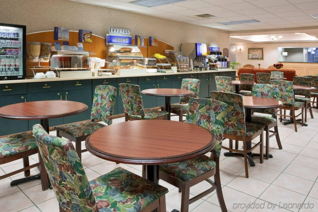 Holiday Inn Express & Suites Alliance by IHG