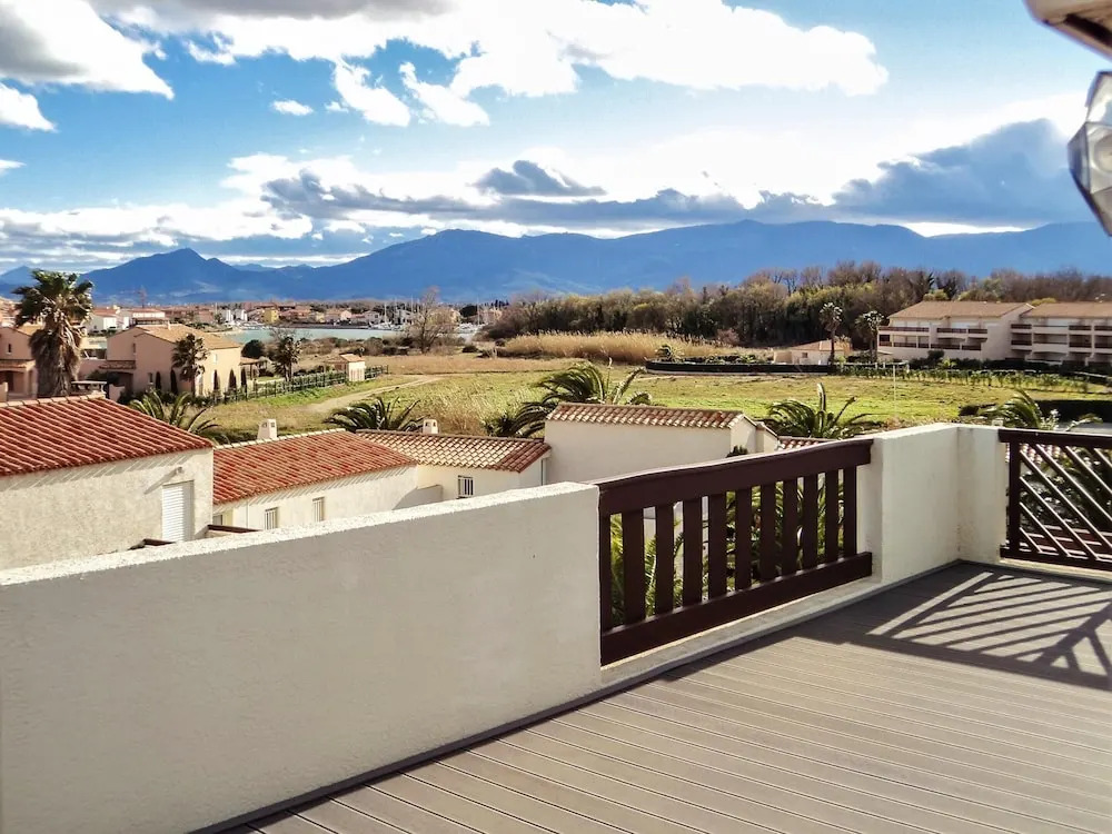 Apartment With 3 Bedrooms in St. Cyprien, With Wonderful sea View, Poo