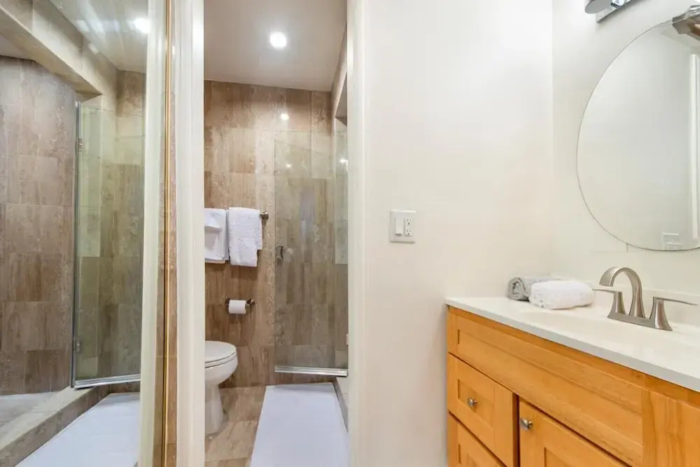 Modern Elegant Studio with ocean View...royal Gardens