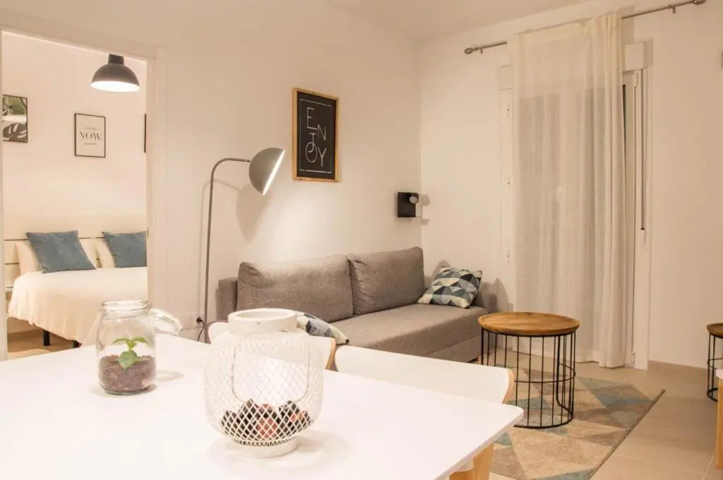 La Plaza-Colón, 1 habitación.