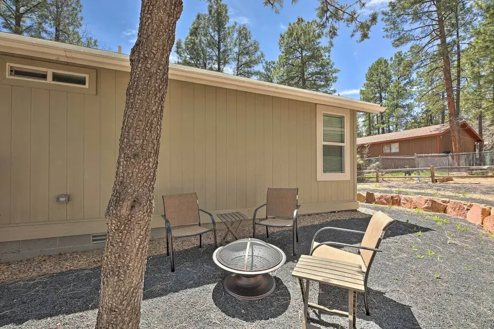 Quiet Home w/ Fire Pit: 3 Mi to Show Low Lake!