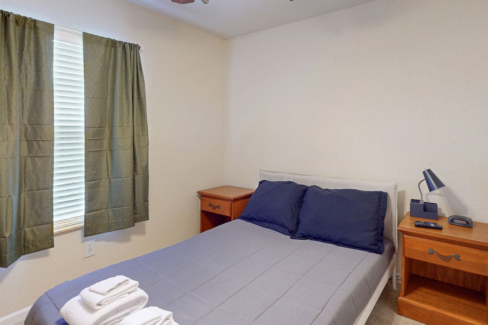 Updated Retreat With Pool Access, W/d, AC, & Patio - Close to Disney Parks