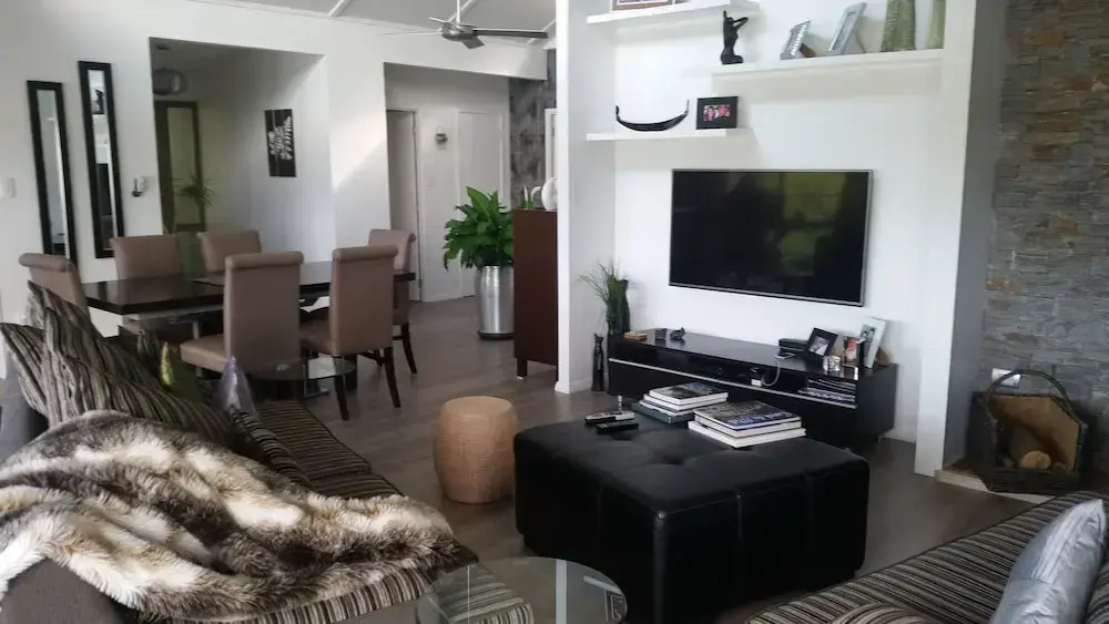 Waters Edge Holiday Home