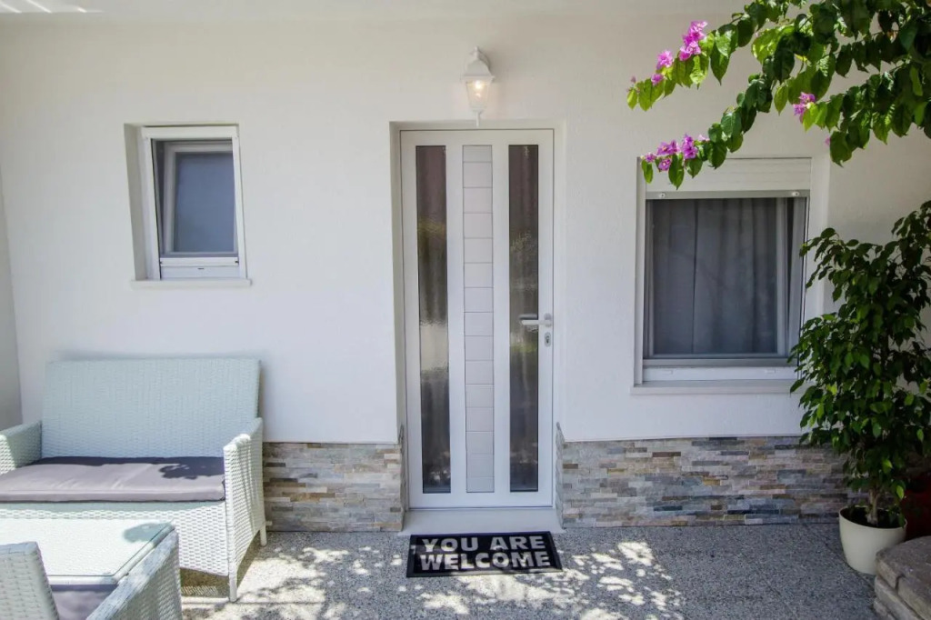 Luxury Studio Apartment White Sensation