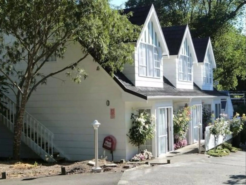 Bucket Tree Lodge