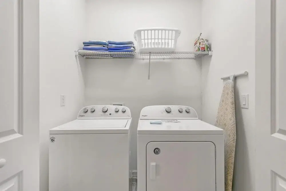 6BR Family Home w Private Pool and Netflix