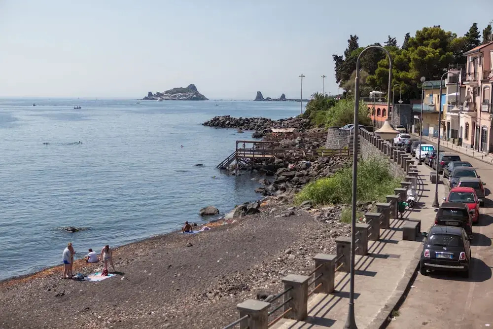 Un Tuffo Nella Baia Di Capomulini