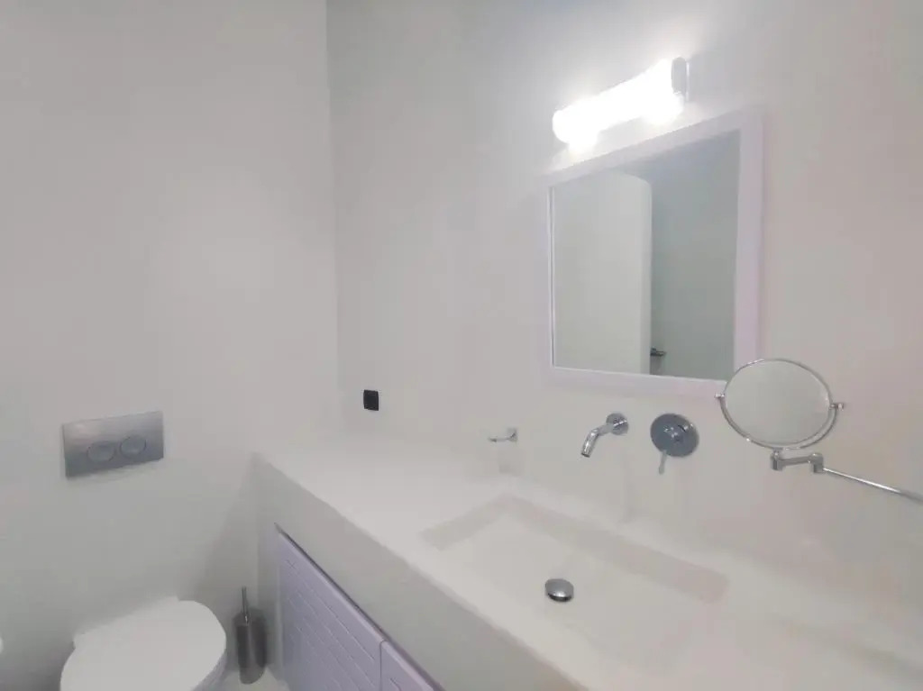 V Angelo Suite