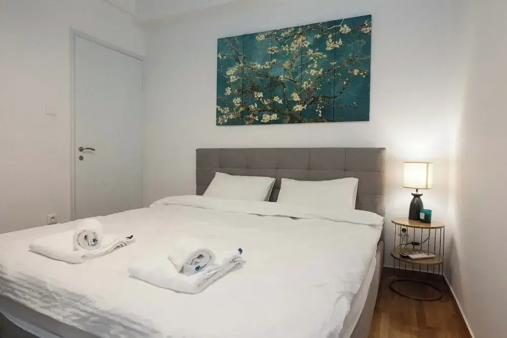 Stylish Renovated 2 Bd Apt in Exarcheia