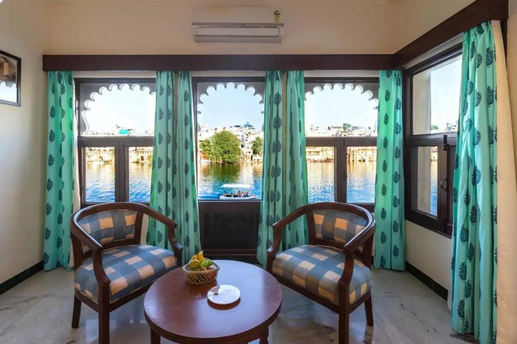 Sarovar - Lake Facing Boutique Hotel On Lake Pichola