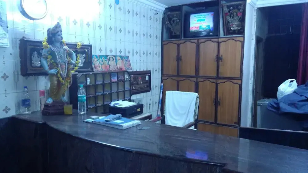 Iroomz Hotel Nandini Lodge