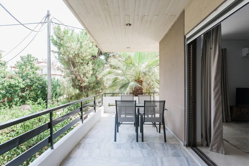 Pleasant 2BR Apartment near HELEXPO