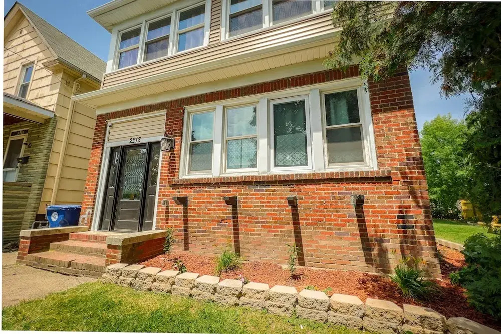 The Trotter Manor - With Private Yard & Parking, Near Falls & Casino by Niagara Hospital
