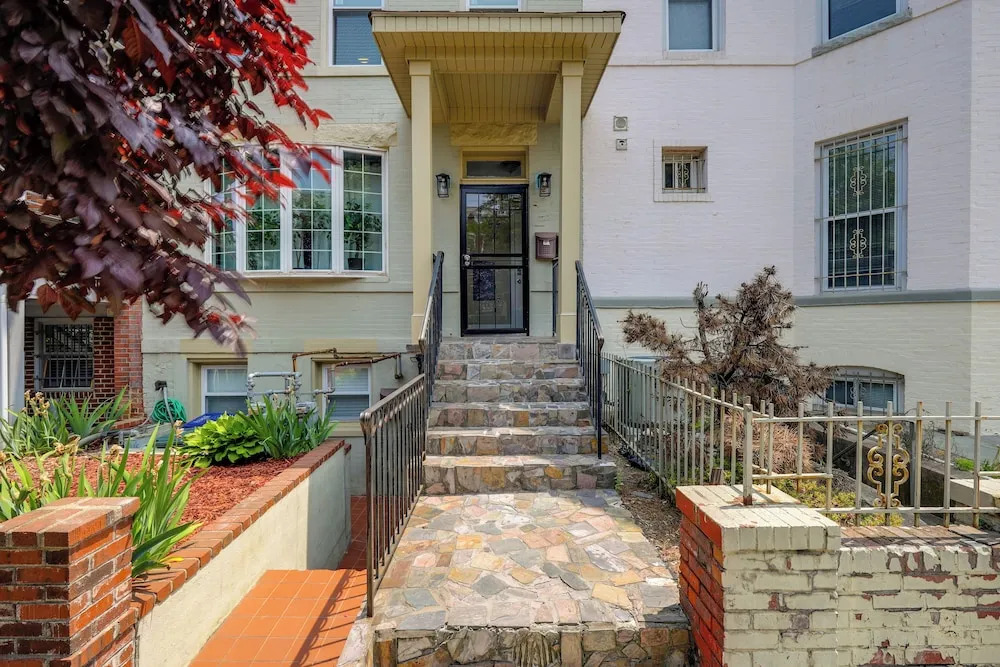 2 Mi to National Mall: Wfh-friendly DC Townhome
