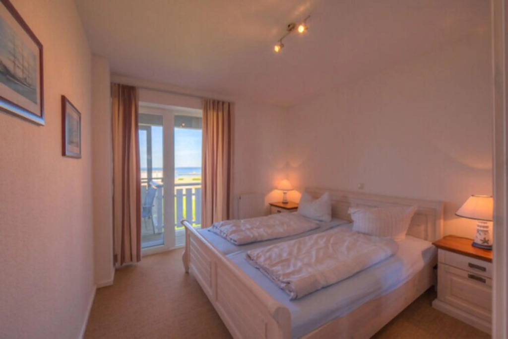 Apartment in Rechin Right on the Water