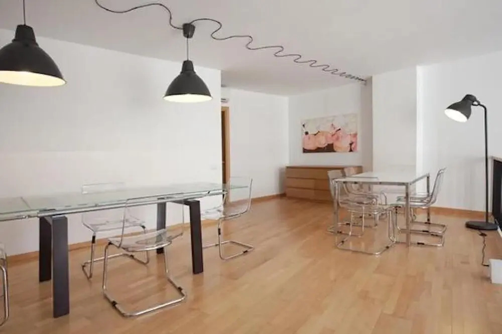 Big 2-level apartment near Park Guell with A/C and free wifi