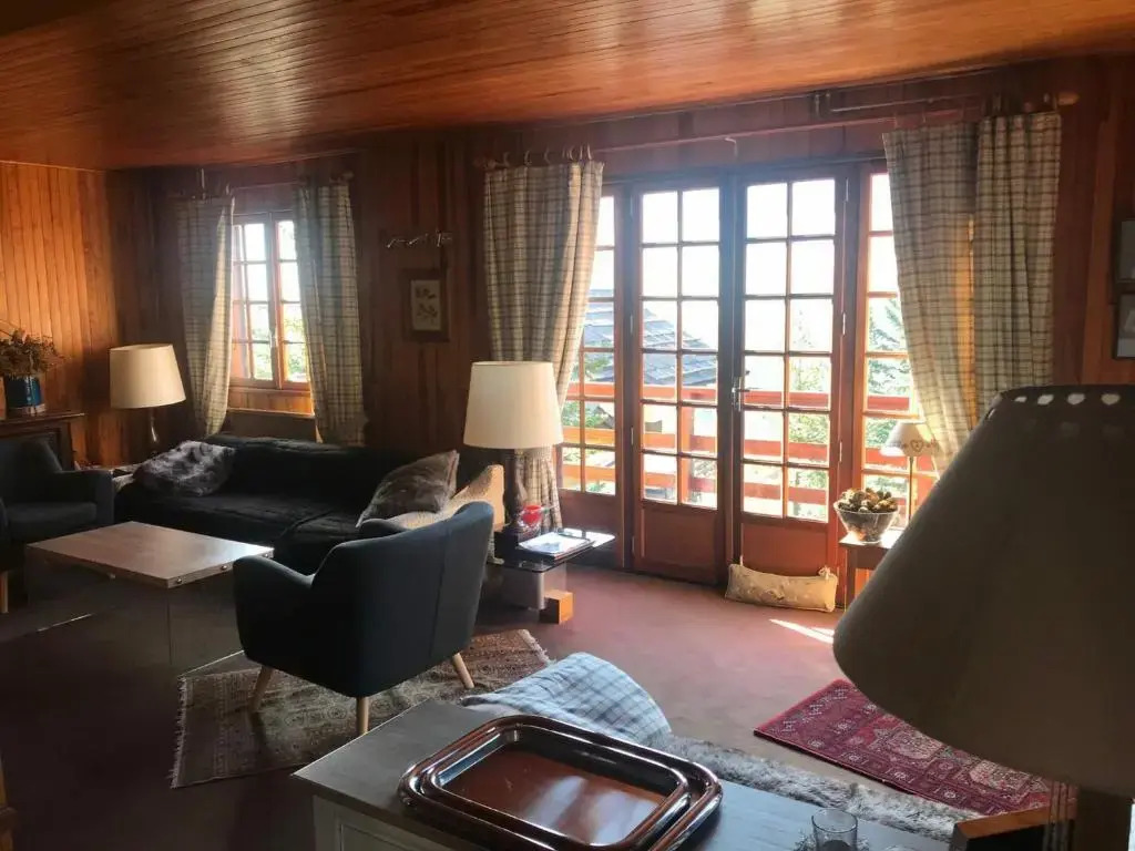 Chalet Années 70 Spacieux pour 10 Pers. - FR-1-445-139