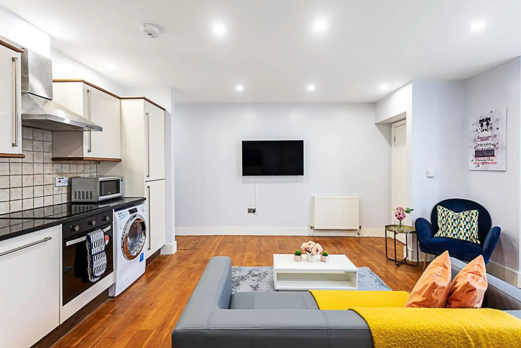 Bright Clapham Apartment