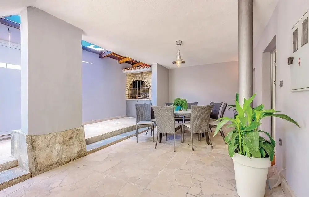 Amazing Home in Novi Vinodolski With Wifi and 6 Bedrooms