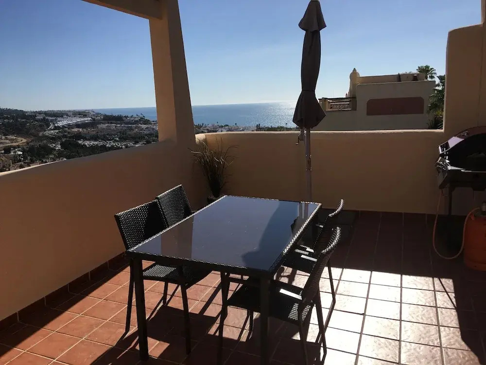 Penthouse, sea Views, Roof Terrace, Communal Pool