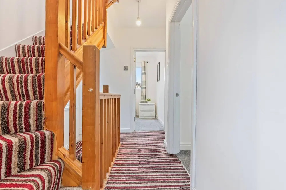 Beautiful 5 Bedroom Home in Coventry 14min to NEC
