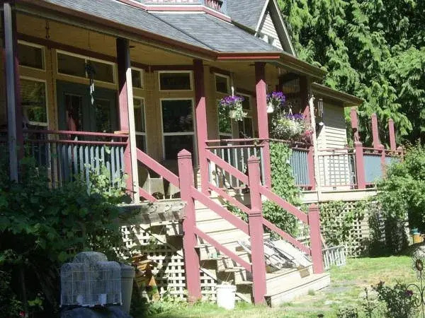 Artist & The Quiltmaker Victorian B & B The