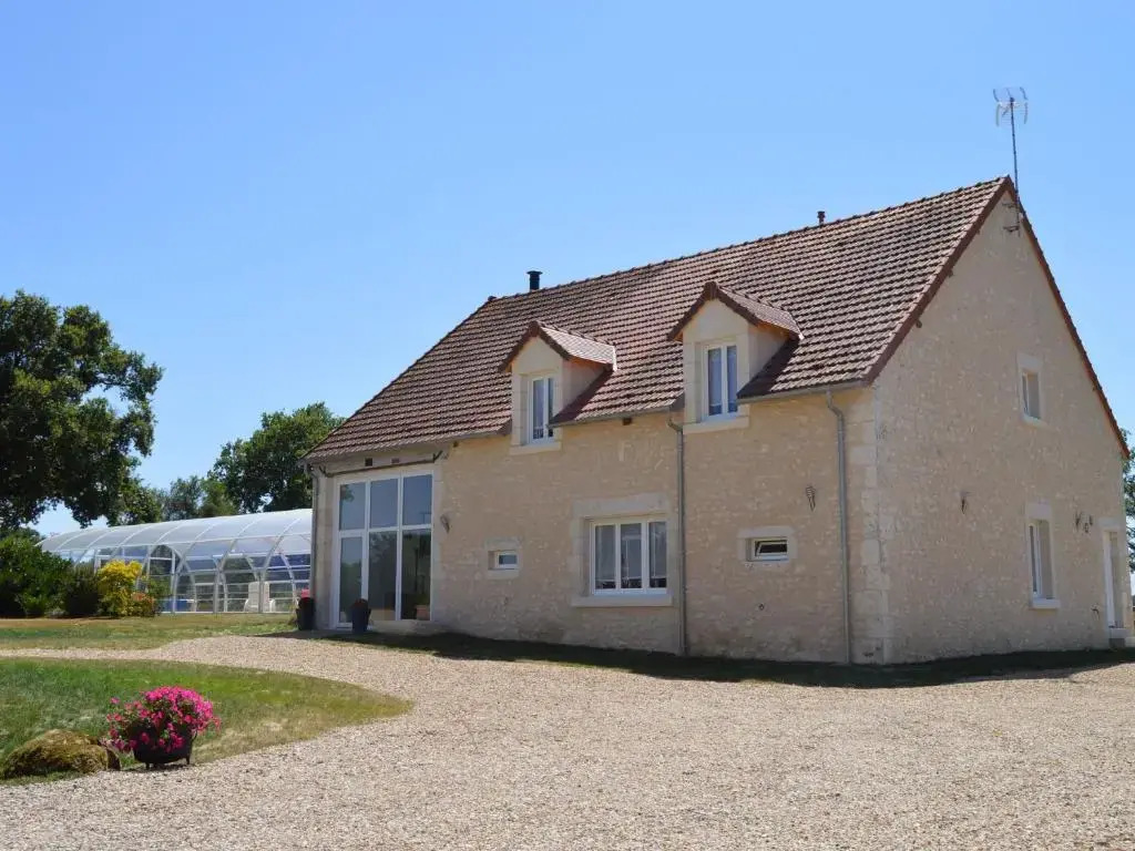 Gîte de charme avec piscine couverte, proche Paris, nature et activités en Berry - FR-1-591-9
